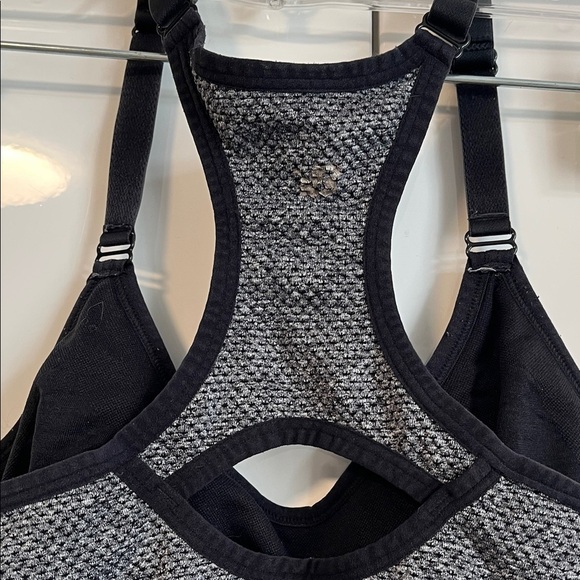 New Balance Strappy Women's Sports Bra, Size M - Picture 5 of 6